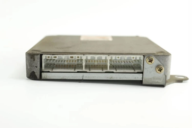 KOMPUTER STEROWNIK SILNIKA MITSUBISHI GALANT MD333002