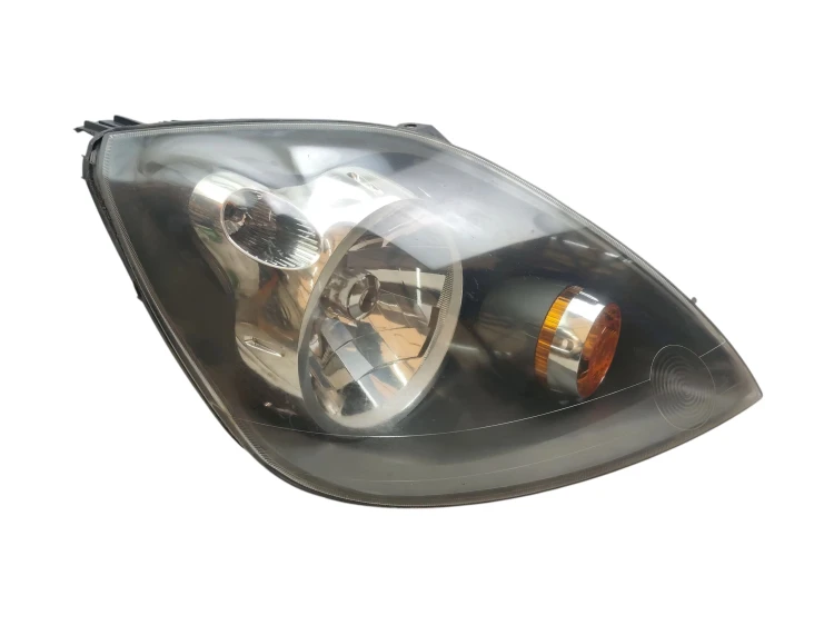 LAMPA PRAWY PRZÓD FORD FIESTA MK6 LIFT (2005-2008) 1.4 TDCI 68KM