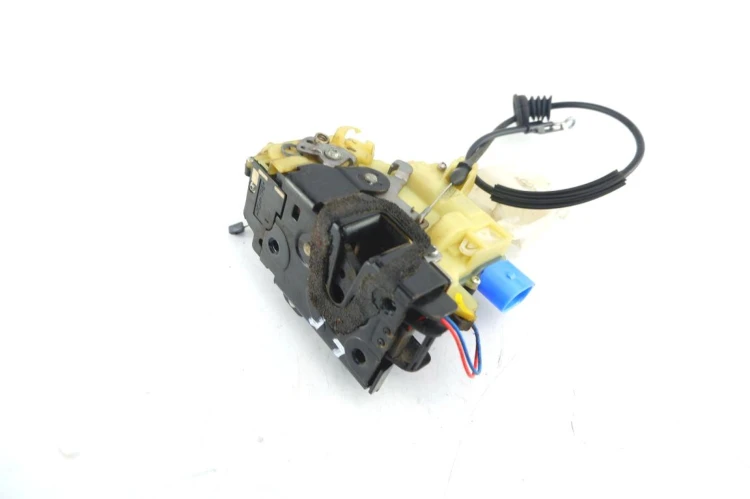 ZAMEK DRZWI LEWY PRZÓD VOLKSWAGEN POLO IV 1.2 3B1837015AQ