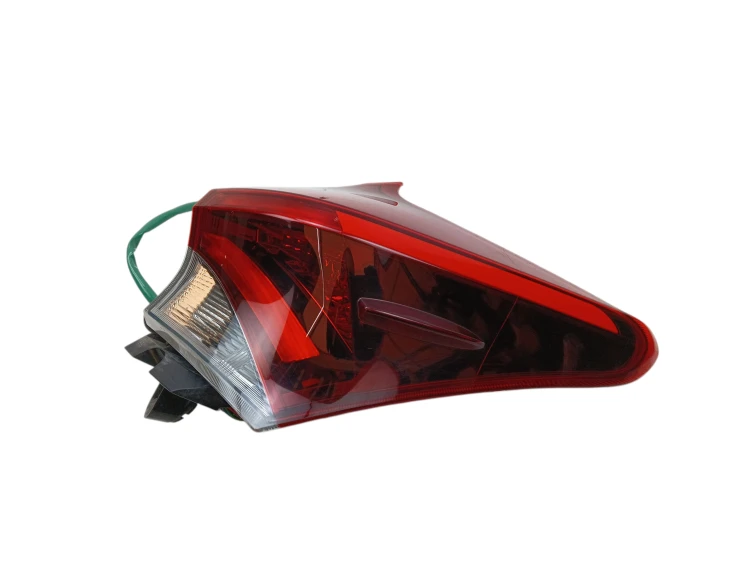 LAMPA PRAWY TYŁ TOYOTA AURIS II E18 LIFT (2015-2018) 1.2 D-4T 116KM