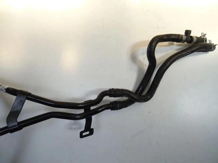 PRZEWÓD WODY VOLKSWAGEN PASSAT B8 5Q1820693F