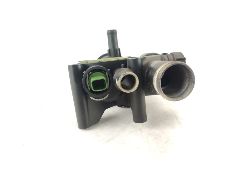 OBUDOWA TERMOSTATU FORD KUGA MK1 (2008-2010) 2.0 TDCI 136KM 9656182980