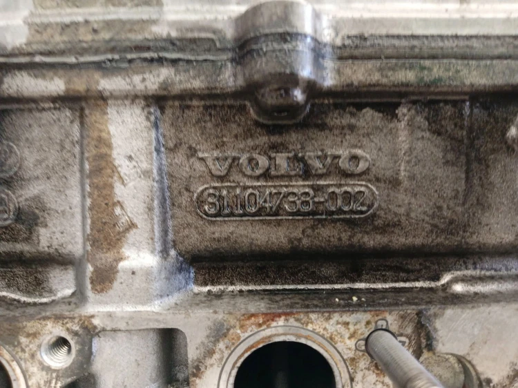 GŁOWICA VOLVO V70 II (2000-2005) 2.4 D 130KM 31104738-002