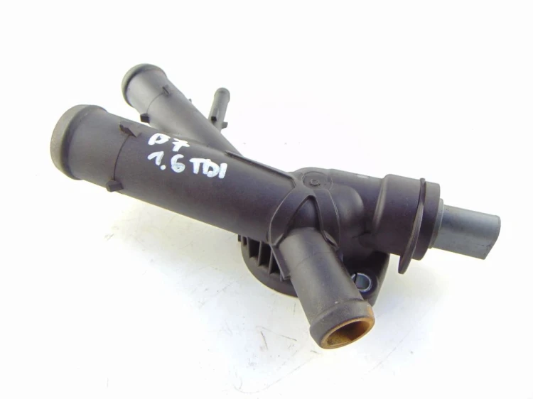 OBUDOWA TERMOSTATU VOLKSWAGEN PASSAT B7 1.6 TDI 03L121131AA