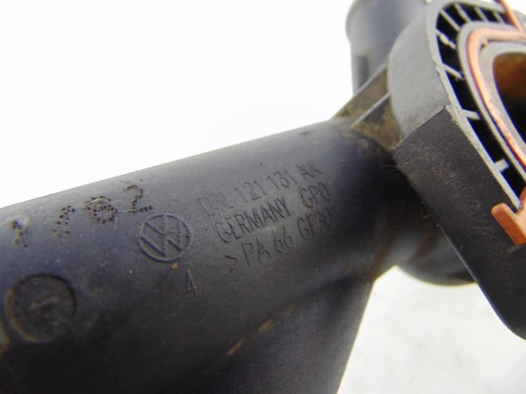 OBUDOWA TERMOSTATU VOLKSWAGEN PASSAT B7 1.6 TDI 03L121131AA