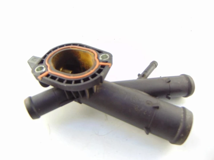 OBUDOWA TERMOSTATU VOLKSWAGEN PASSAT B7 1.6 TDI 03L121131AA