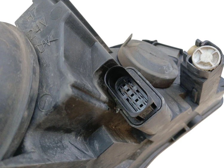 LAMPA LEWY PRZÓD VOLKSWAGEN PASSAT B6 (2005-2010) 2.0 TDI 140KM 3C0941005