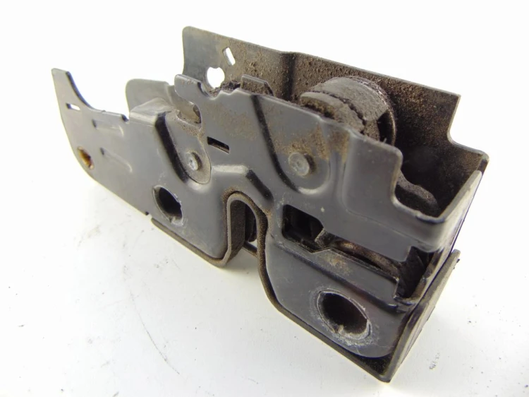 ZAMEK MASKI SEAT LEON II (2005-2012) 1.8 TSI 1P0823509C