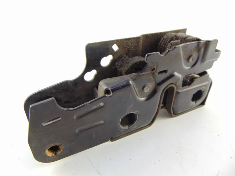 ZAMEK MASKI SEAT LEON II (2005-2012) 1.8 TSI 1P0823509C