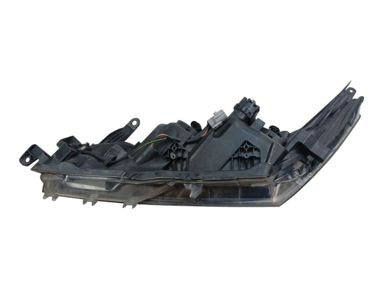 LAMPA PRAWY PRZÓD TOYOTA COROLLA E18 (2013-2016) 1.6 VALVEMATIC 132KM 81110