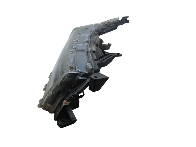 LAMPA PRAWY PRZÓD TOYOTA COROLLA E18 (2013-2016) 1.6 VALVEMATIC 132KM 81110