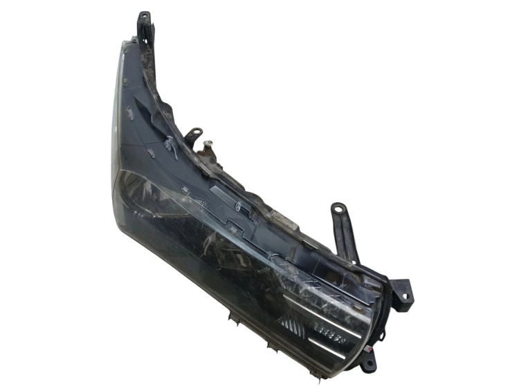 LAMPA PRAWY PRZÓD TOYOTA COROLLA E18 (2013-2016) 1.6 VALVEMATIC 132KM 81110