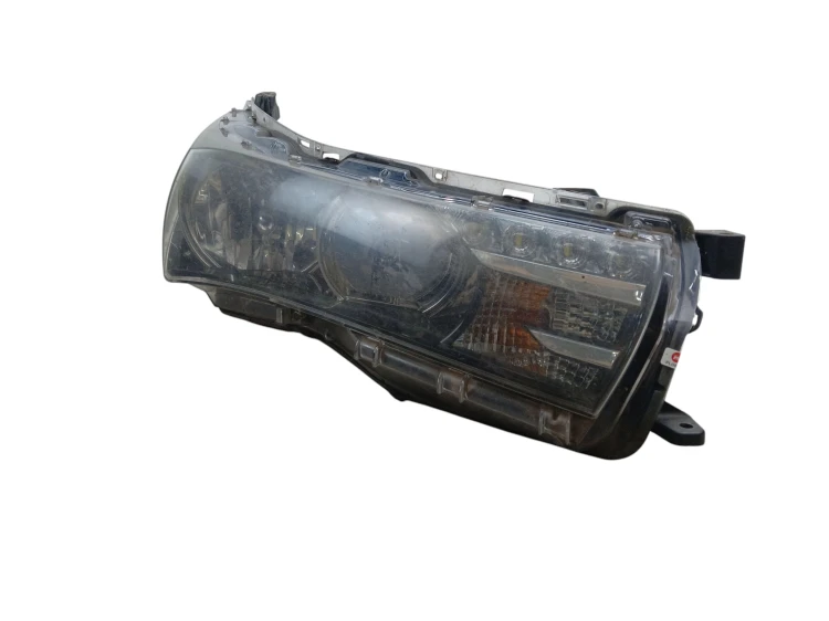 LAMPA PRAWY PRZÓD TOYOTA COROLLA E18 (2013-2016) 1.6 VALVEMATIC 132KM 81110