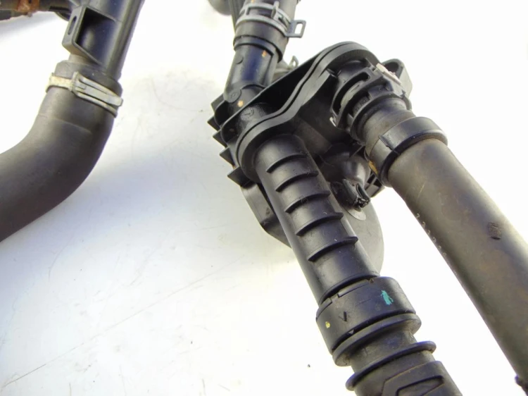 OBUDOWA TERMOSTATU PEUGEOT 5008 9684588980