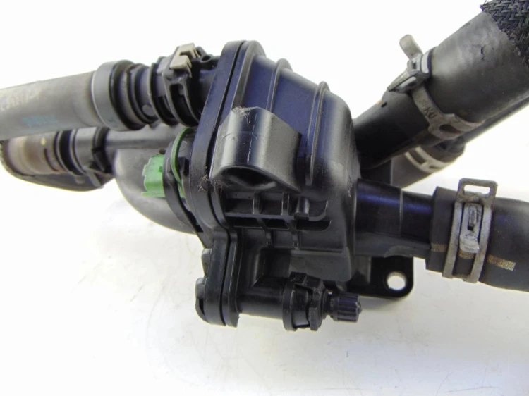 OBUDOWA TERMOSTATU PEUGEOT 5008 9684588980