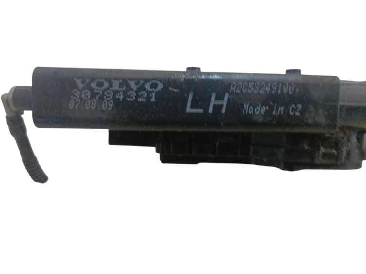 SPRYSKIWACZ LAMPY LEWY VOLVO XC60 I (2008-2013) 2.4 D5 205KM 30784321