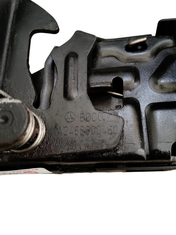 ZAMEK MASKI MERCEDES A W176 (2012-2015) 1.5 CDI 109KM A2468800460