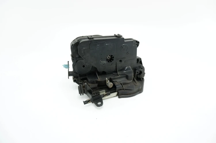 ZAMEK DRZWI LEWY PRZÓD BMW E90 LIFT (2008-2011) 2.0 D 2C1778
