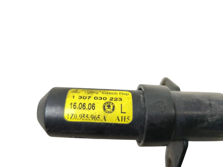 SPRYSKIWACZ LAMPY LEWY SKODA OCTAVIA II (2004-2008) 2.0 TFSI 200KM 1Z095596