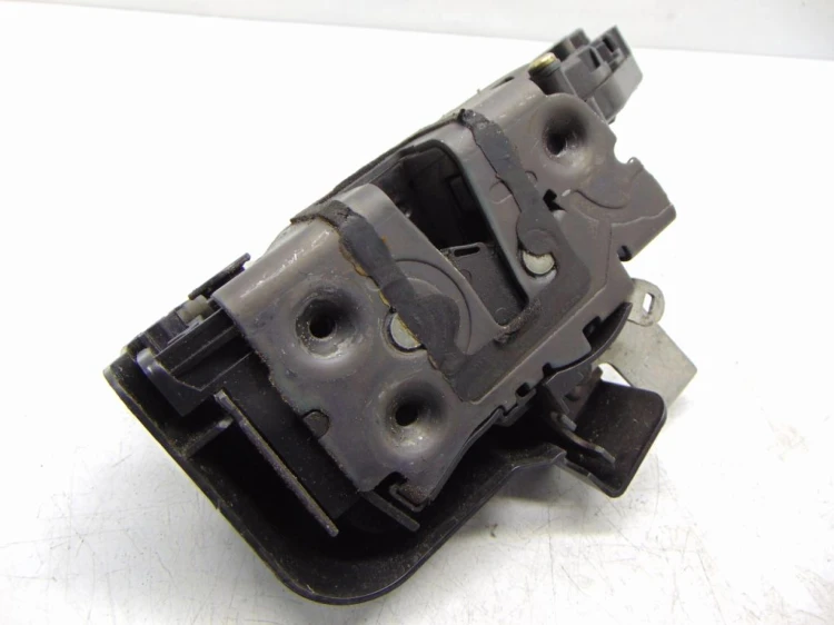 ZAMEK DRZWI LEWY PRZÓD FORD FOCUS MK2 (2004-2011) 2.0 TDCI 6N4A-L21813-CA