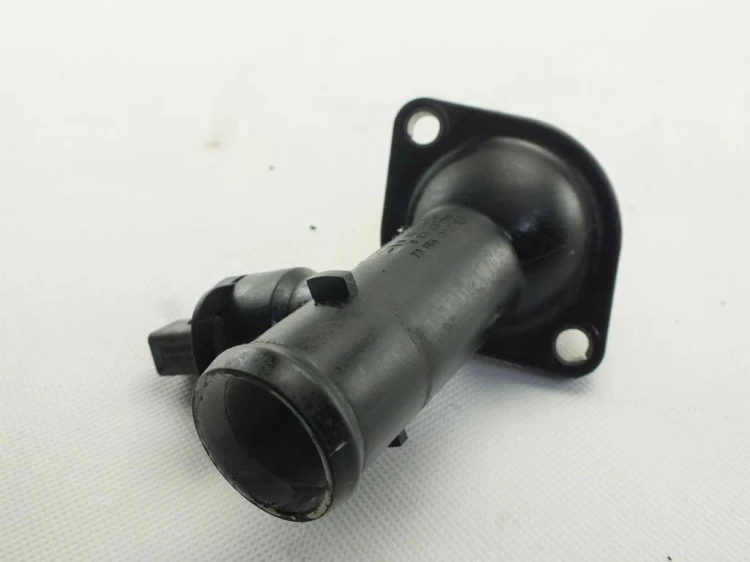 OBUDOWA TERMOSTATU VOLKSWAGEN PASSAT B6 2.0 TDI 03G121121D