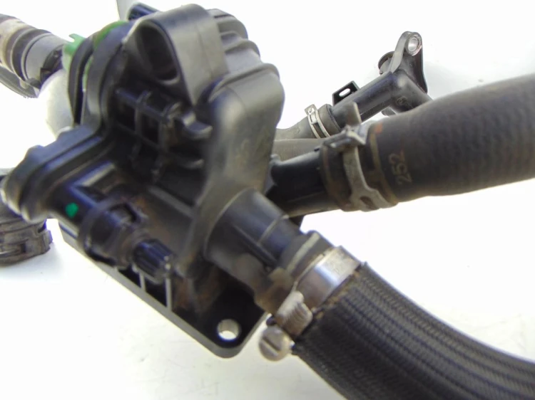 OBUDOWA TERMOSTATU CITROEN C4 PICASSO II (2013-2018) 1.6 E-HDI 9684588980