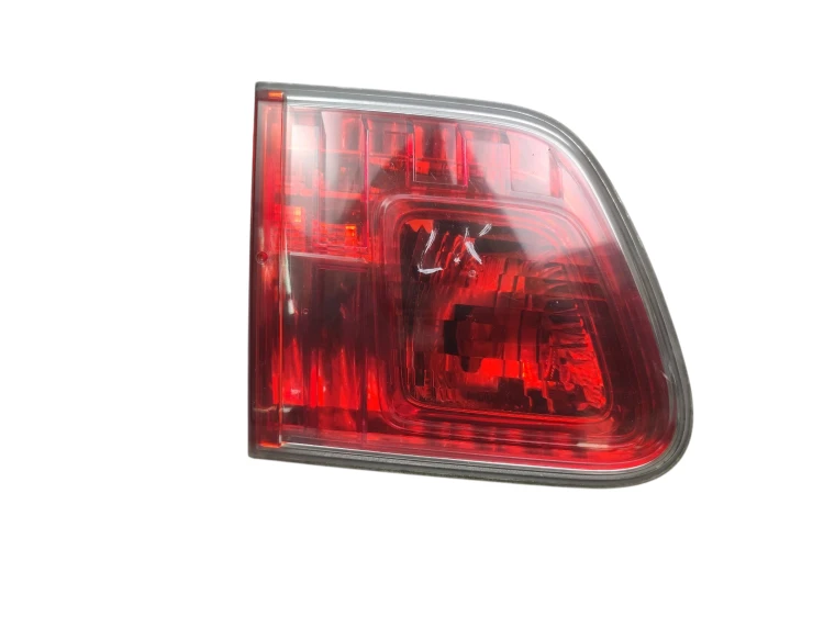 LAMPA LEWY TYŁ W KLAPE TOYOTA AVENSIS T27 (2009-2011) 2.0 D4D 126KM