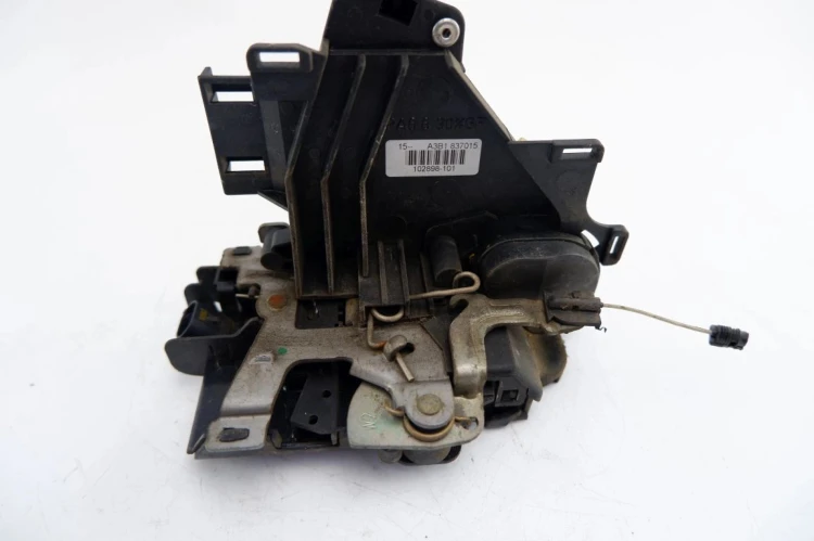 ZAMEK DRZWI LEWY PRZÓD VOLKSWAGEN POLO IV 1.2 3B1837015
