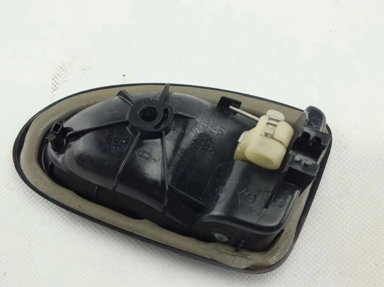 KLAMKA WEWNĘTRZNA LEWY PRZÓD RENAULT CLIO II LIFT (2003-2005) 1.5 DCI