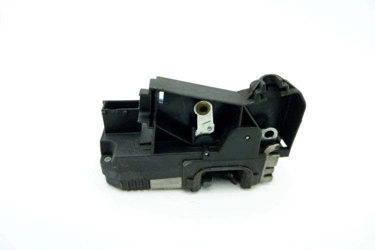 ZAMEK DRZWI LEWY TYŁ RENAULT TRAFIC II (2006-2014) 2.0 DCI 8200008468