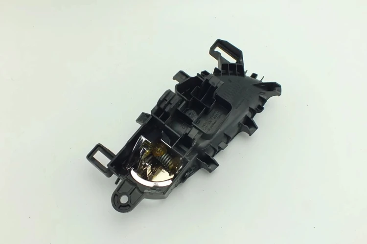 KLAMKA WEWNĘTRZNA LEWY TYŁ RENAULT KADJAR (2015-2018) 1.5 DCI 110