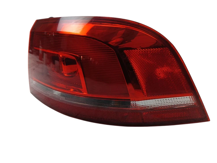 LAMPA PRAWY TYŁ VOLKSWAGEN PASSAT B7 (2010-2014) 2.0 TDI 140KM 3AF945096E