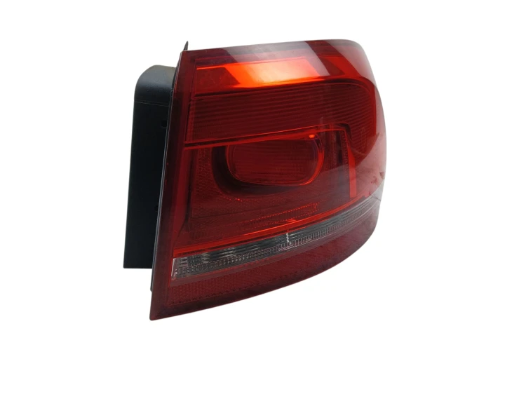 LAMPA PRAWY TYŁ VOLKSWAGEN PASSAT B7 (2010-2014) 2.0 TDI 140KM 3AF945096E