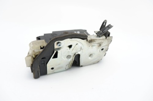 ZAMEK DRZWI PRAWY PRZÓD BMW E90 LIFT (2008-2011) 2.0 D 2C1777