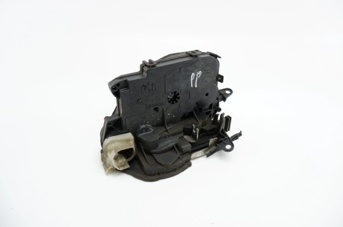 ZAMEK DRZWI PRAWY PRZÓD BMW E90 LIFT (2008-2011) 2.0 D 2C1777