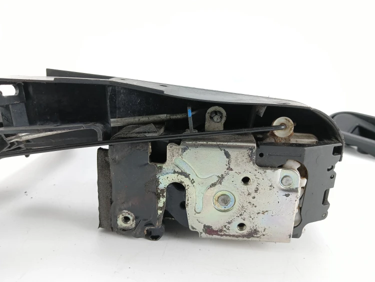 ZAMEK DRZWI PRAWY PRZÓD FORD FIESTA MK6 (2002-2005) 1.3 8V 69KM 2S61-A224A3