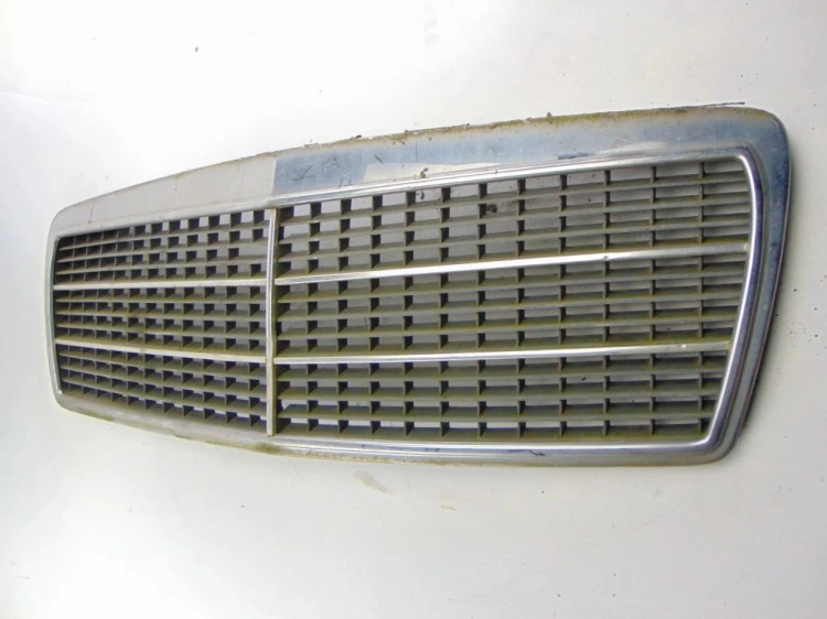 ATRAPA GRILL MERCEDES E W210 (1995-1999) 2.3 BENZ 2108880023