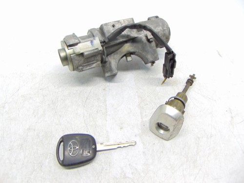 STACYJKA TOYOTA AVENSIS T25 2.0 D4D 45020-05-04