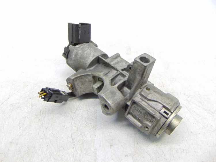 STACYJKA TOYOTA AVENSIS T25 2.0 D4D 45020-05-04