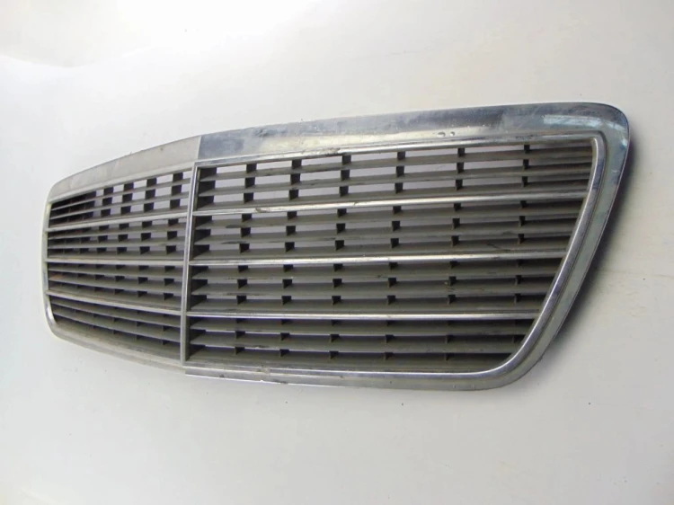 ATRAPA GRILL MERCEDES E W210 (1995-1999) 2.3 BENZ 2108800583