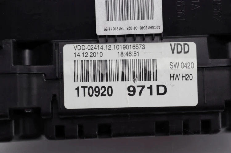 LICZNIK VOLKSWAGEN TOURAN LIFT (2010-2015) 1.6 TDI 105 1T0920971D