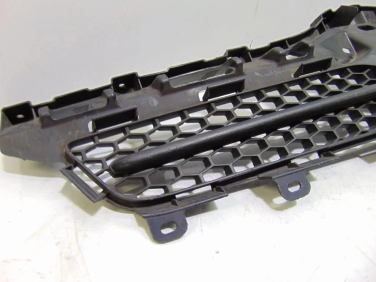 ATRAPA GRILL TOYOTA COROLLA VERSO II (2004-2009) 531110F030