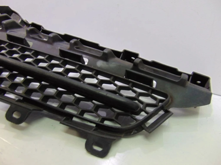 ATRAPA GRILL TOYOTA COROLLA VERSO II (2004-2009) 531110F030