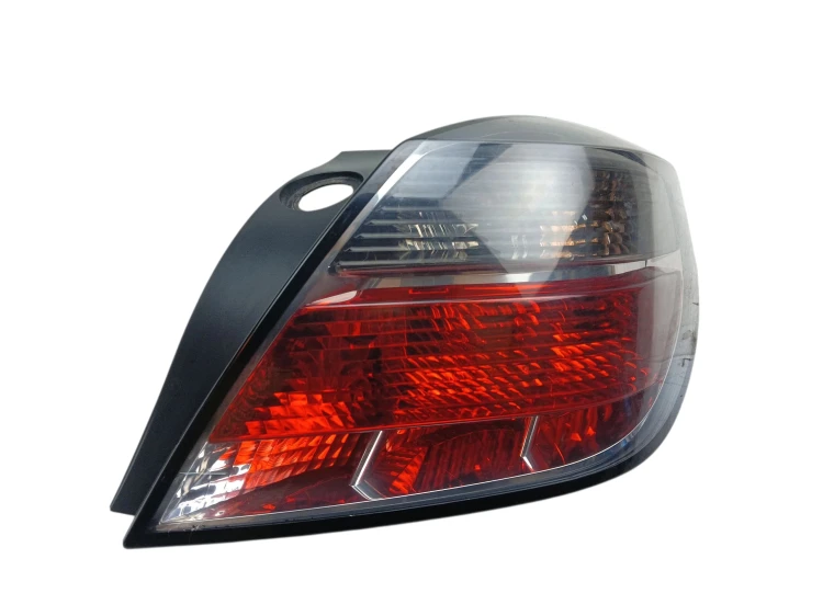 LAMPA PRAWY TYŁ OPEL ASTRA H (2004-2006) 1.6 16V 105KM 24451834