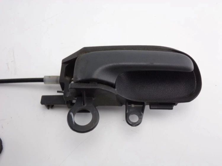 ZAMEK DRZWI PRAWY PRZÓD TOYOTA YARIS I (1999-2005) 1.0 16V
