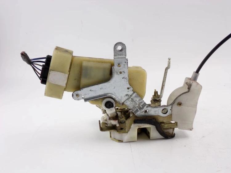 ZAMEK DRZWI PRAWY PRZÓD TOYOTA YARIS I (1999-2005) 1.0 16V