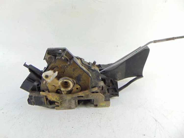 ZAMEK DRZWI PRAWY PRZÓD FORD FOCUS MK1 1.8 TDCI