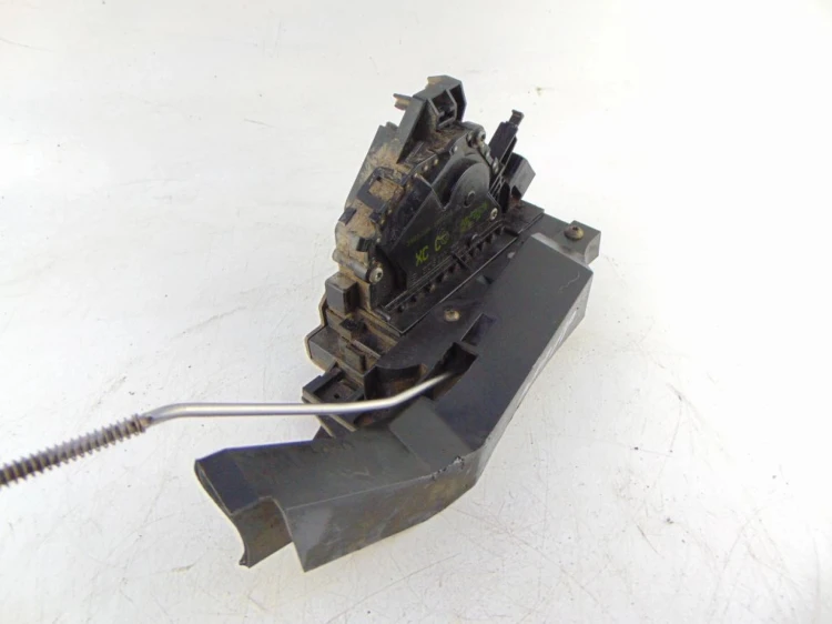 ZAMEK DRZWI PRAWY PRZÓD FORD FOCUS MK1 1.8 TDCI