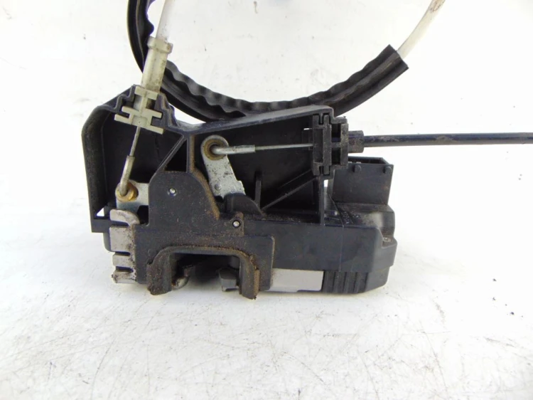 ZAMEK DRZWI PRAWY PRZÓD OPEL ASTRA II 1.6 8V 24444016