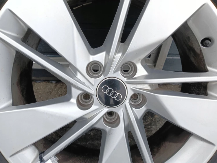 FELGA ALUMINIOWA AUDI Q2 GA 81A LIFT (2020-2023) 1.5 TFSI 150KM 81A601025A